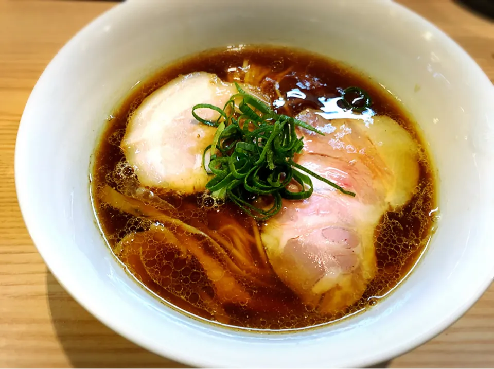 Snapdishの料理写真:醤油らぁ麺 ¥850|Blue Moon Caféさん