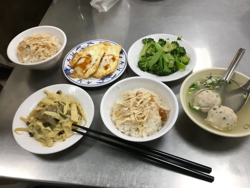 台北で鶏肉飯や炒め物諸々|フージさん