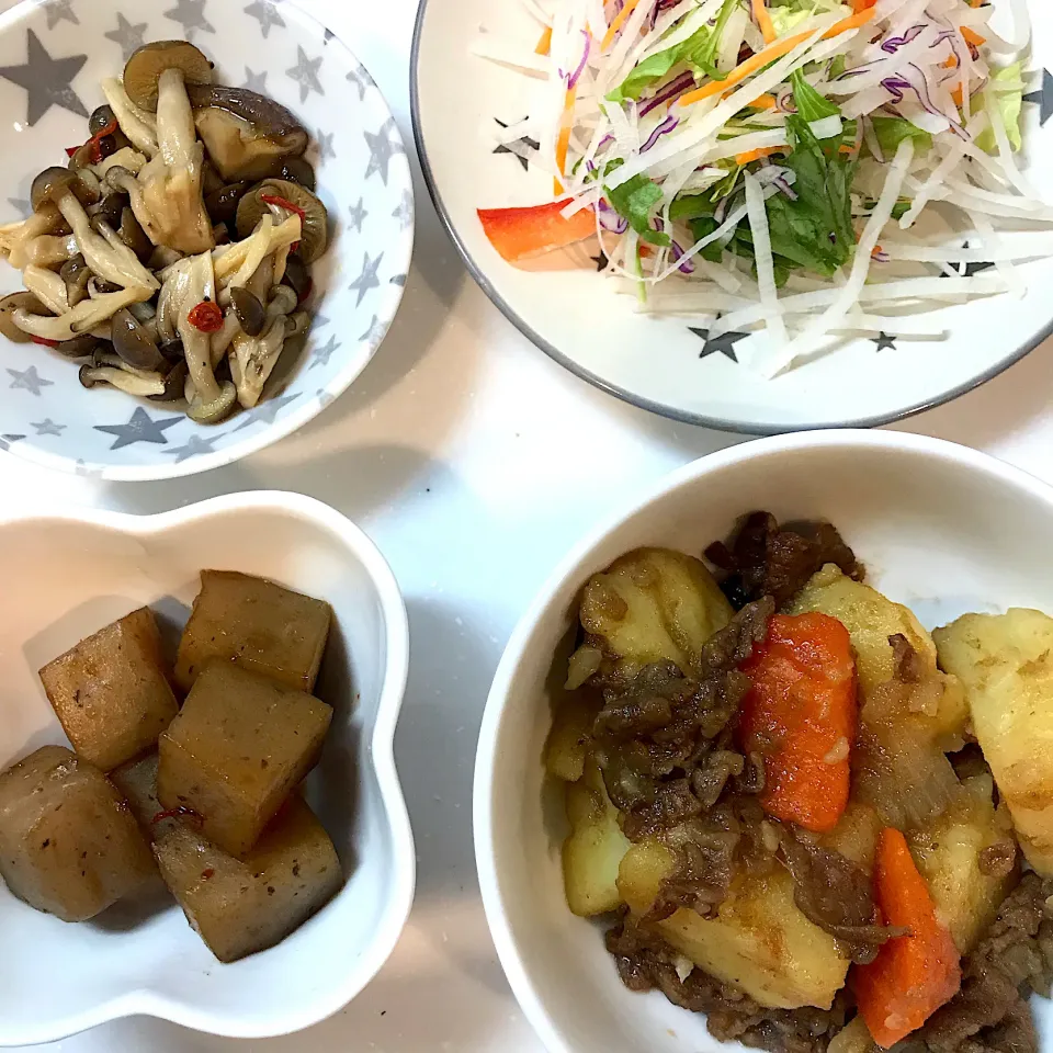 肉じゃが♡きのこペペロン♡こんにゃくの煮物♡|まゆかさん