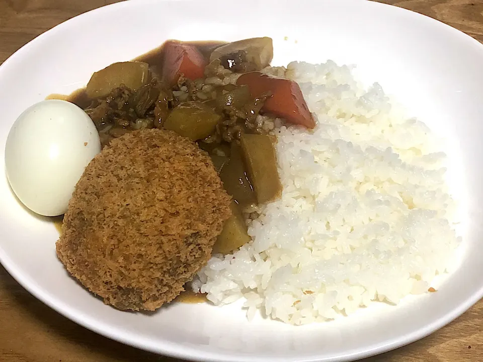 1月5日 今日の夕食 ☆カレーライス ☆トッピングにメンチカツとゆで卵|まぁたんさん