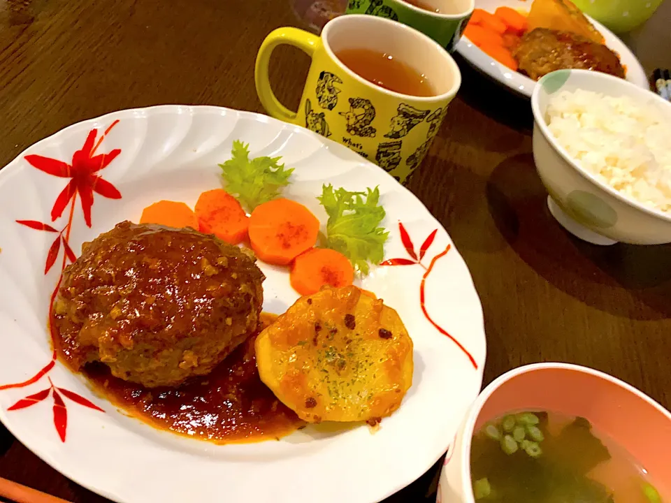 ハンバーグ　トマトソース　ベイクドポテト　人参グラッセ　わかめのお味噌汁|ch＊K*∀o(^^*)♪さん