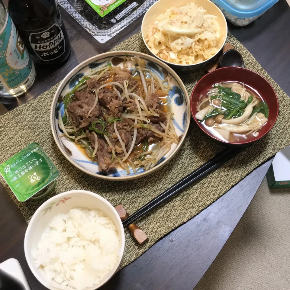 牛肉のモヤシ炒めとコールスローサラダ（塩分強め(-｡-;）|くろさん