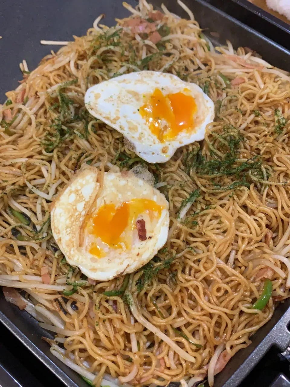 Snapdishの料理写真:目玉焼き付き🍳焼きそば|みみりんさん