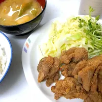 #カリカリ唐揚げ#カボチャの味噌汁#野菜たっぷり|やすあけさん