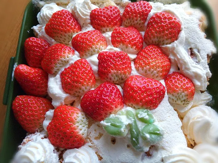 苺のスコップケーキ🎂🍓|＊抹茶＊さん