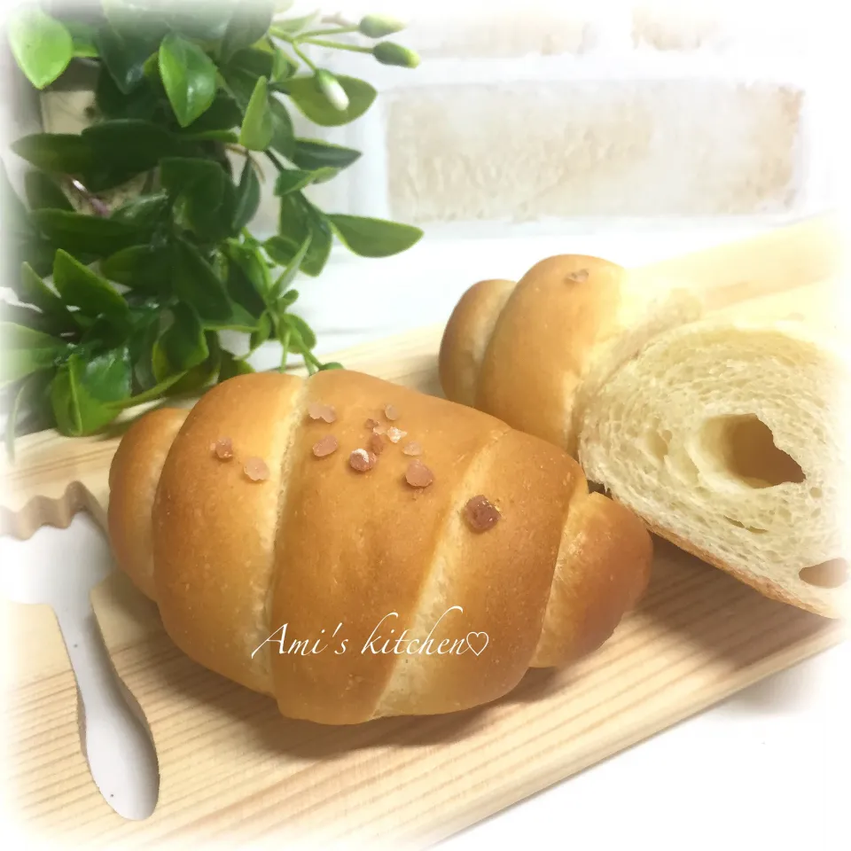 柔らか生地で塩バターパン😋🥐|あみさん