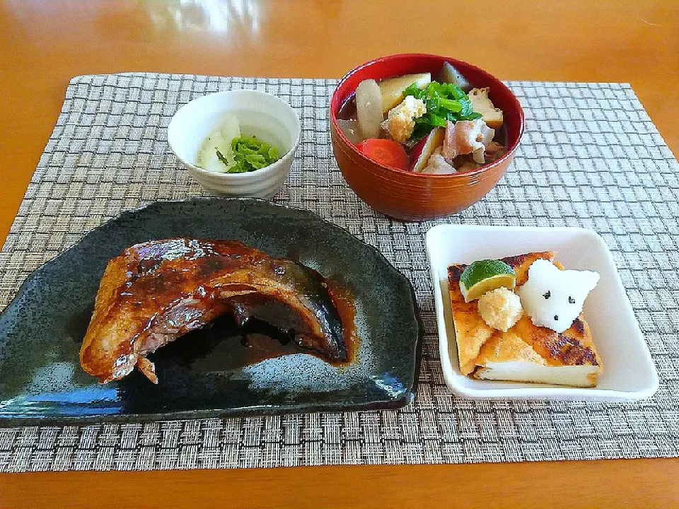 Snapdishの料理写真:☆ブリかまの照り焼き
☆焼き生厚揚げ
☆具だくさん豚汁
☆白菜浅漬け🍶|chikakoさん