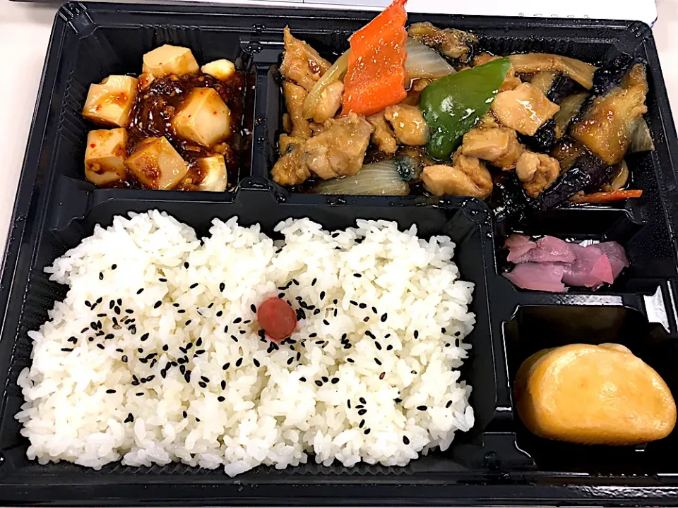 Snapdishの料理写真:中華弁当(鶏肉と茄子炒め)|しのぶさん