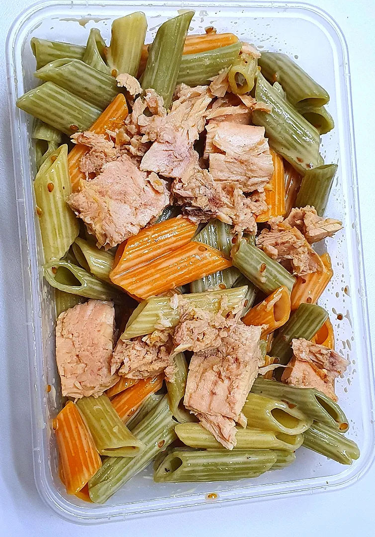 veggie pasta with tuna chunks|KaJa Laderoさん