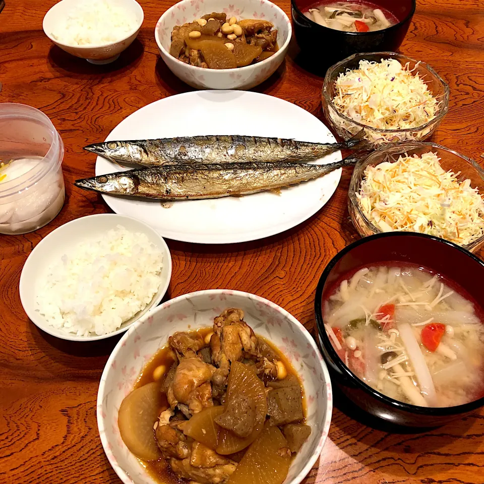 鶏肉のさっぱり煮、白みそ使い切るための味噌汁、最終値引きのサンマ塩焼き😋|すかラインさん