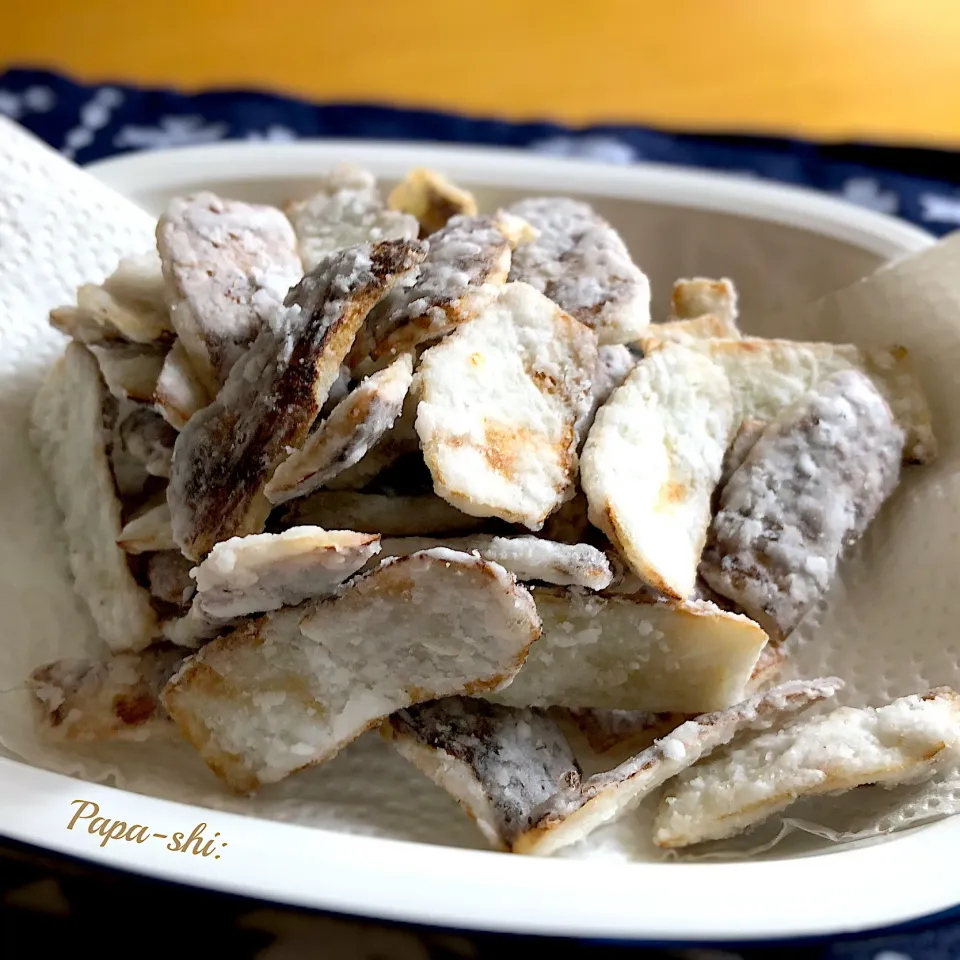 捨てない❗️使い切る❗️里芋の皮チップス😊　自分用に作ったのに子供達に殆ど食べられました😵|パパ氏さん