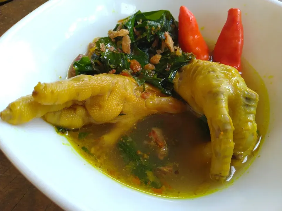 Snapdishの料理写真:Chicken feet soup with cassava leaves|Debie Vieさん