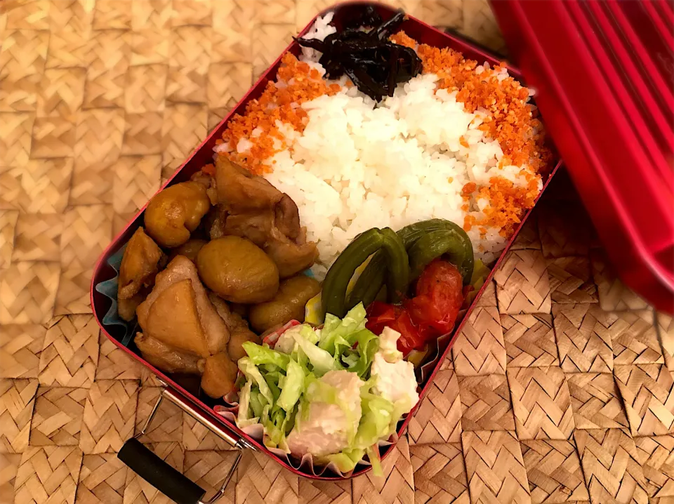 Snapdishの料理写真:息子弁当〜51 鶏肉と栗の煮物|mashaさん