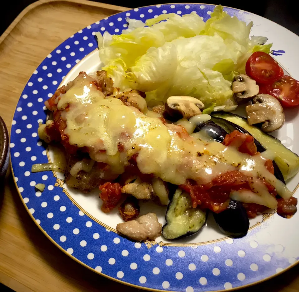 じっくりコトコト煮たトマトソースと炙りチーズのカリッと揚げ焼きチキン|にゃるさん