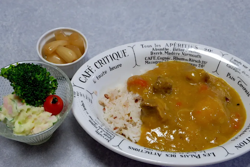 Snapdishの料理写真:カレーライスとポテトサラダ|Orie Uekiさん