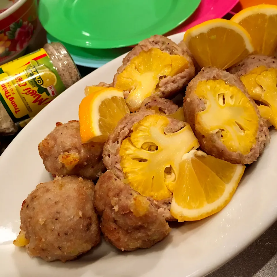 オレンジカリフラワーでベトナム風爆弾肉団子🧆🇻🇳🧡|七海さん