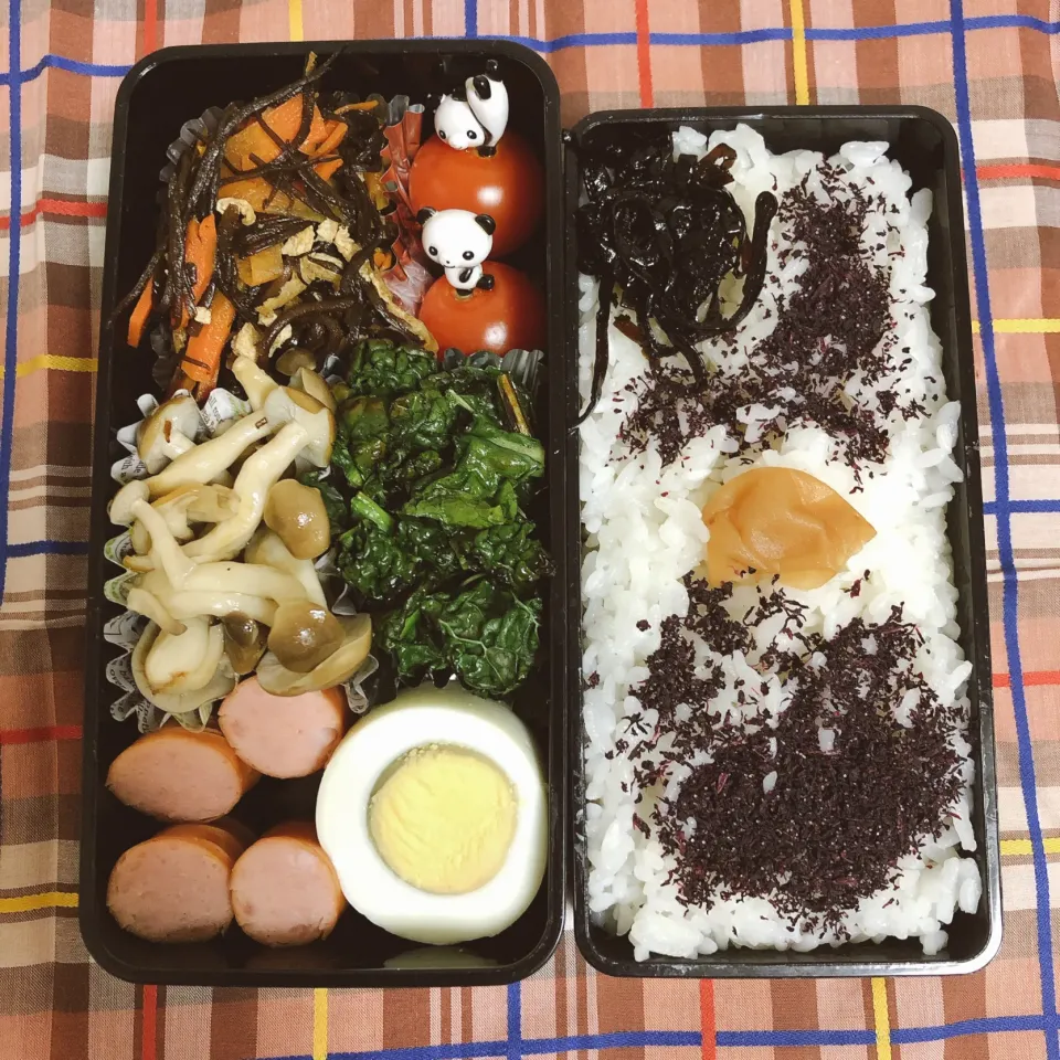 2020/1/8
ゆで卵
ウィンナーソーセージ
ぶなしめじのマリネ
ひじき煮
カーボロネロ炒め🥬
ミニトマト🍅|aichanさん