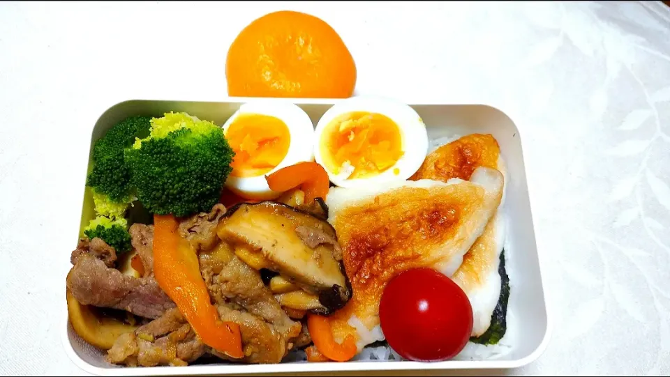 1/8のお弁当
海苔弁当、きのこと豚肉の炒め物 など|卯月さん