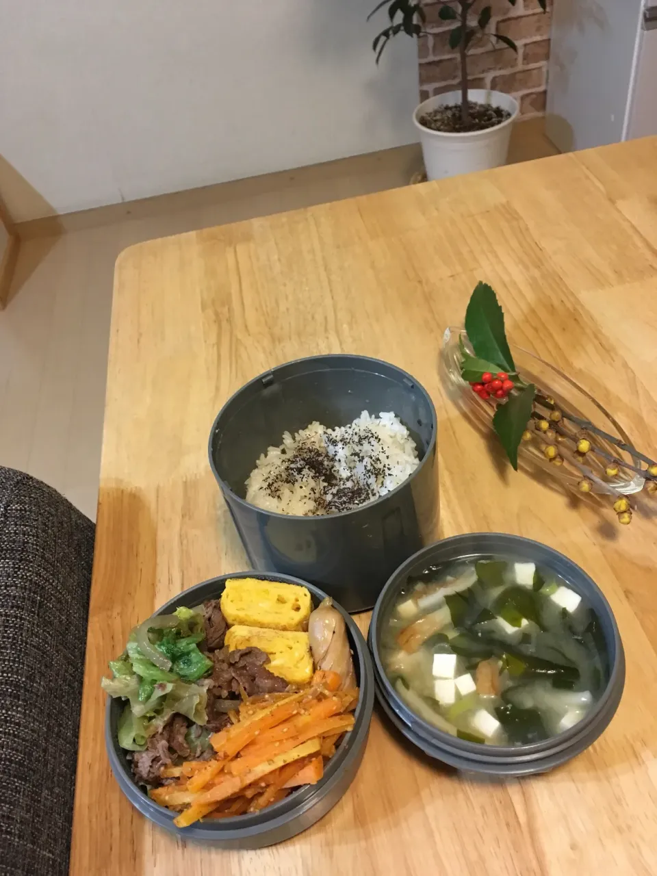 Snapdishの料理写真:新年初の旦那さんお弁当(o尸''▽'')o尸゛ﾌﾚｰﾌﾚｰ|さくたえさん