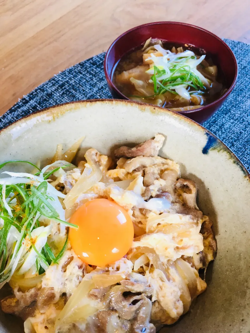 年明け初のお家で一人ランチは                     生姜焼きからリメイク！他人丼✨|ミッチ☆ママさん