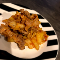 豚キムチとジャガイモの炒め物🥔😊