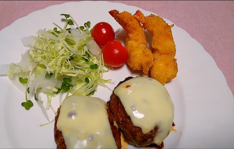 ☆今日の晩ごはん☆　ハンバーグ定食|hamamaさん