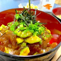 アボカド マグロ 丼|みいハムさんさん