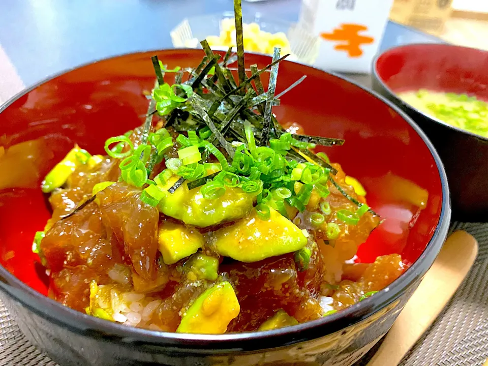 アボカド マグロ 丼|みいハムさんさん