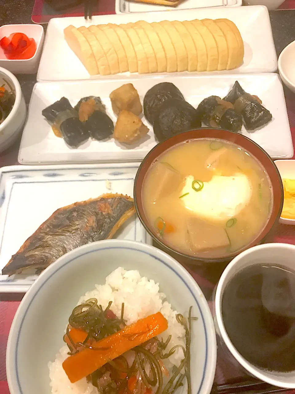 Snapdishの料理写真:おせち料理の最後の残り物で地味朝ごはん|シュトママさん