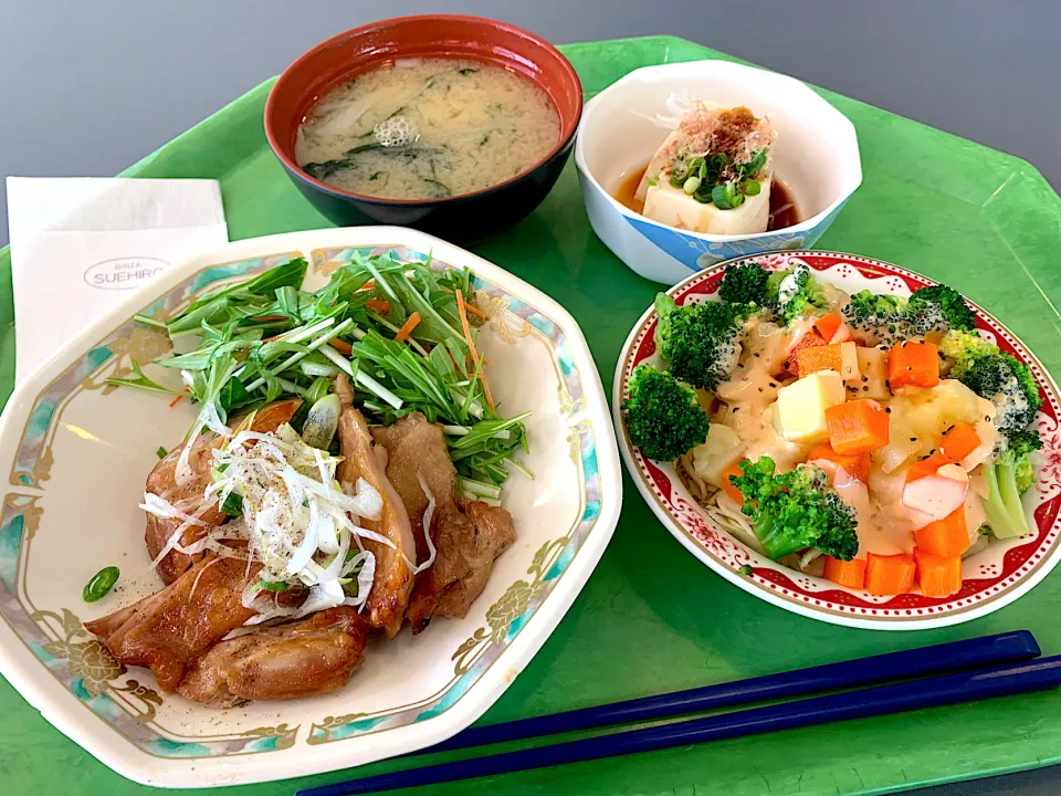 若鶏の山椒焼、冷奴、ポテトとブロッコリーのサラダ、味噌汁|Tadahiko Watanabeさん