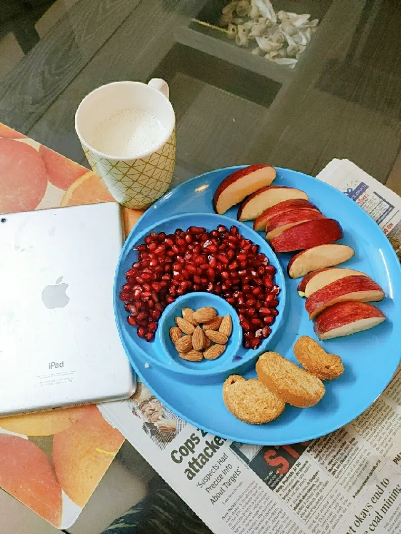 Colourful fruit platter for breakfast|Sangeetさん