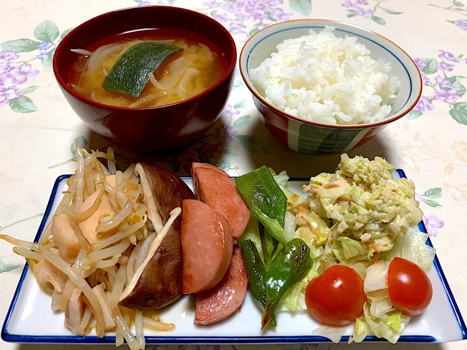 朝ごはん、鶏ハムナムル、ボロニアソーセージ|Isimura Hidekiさん