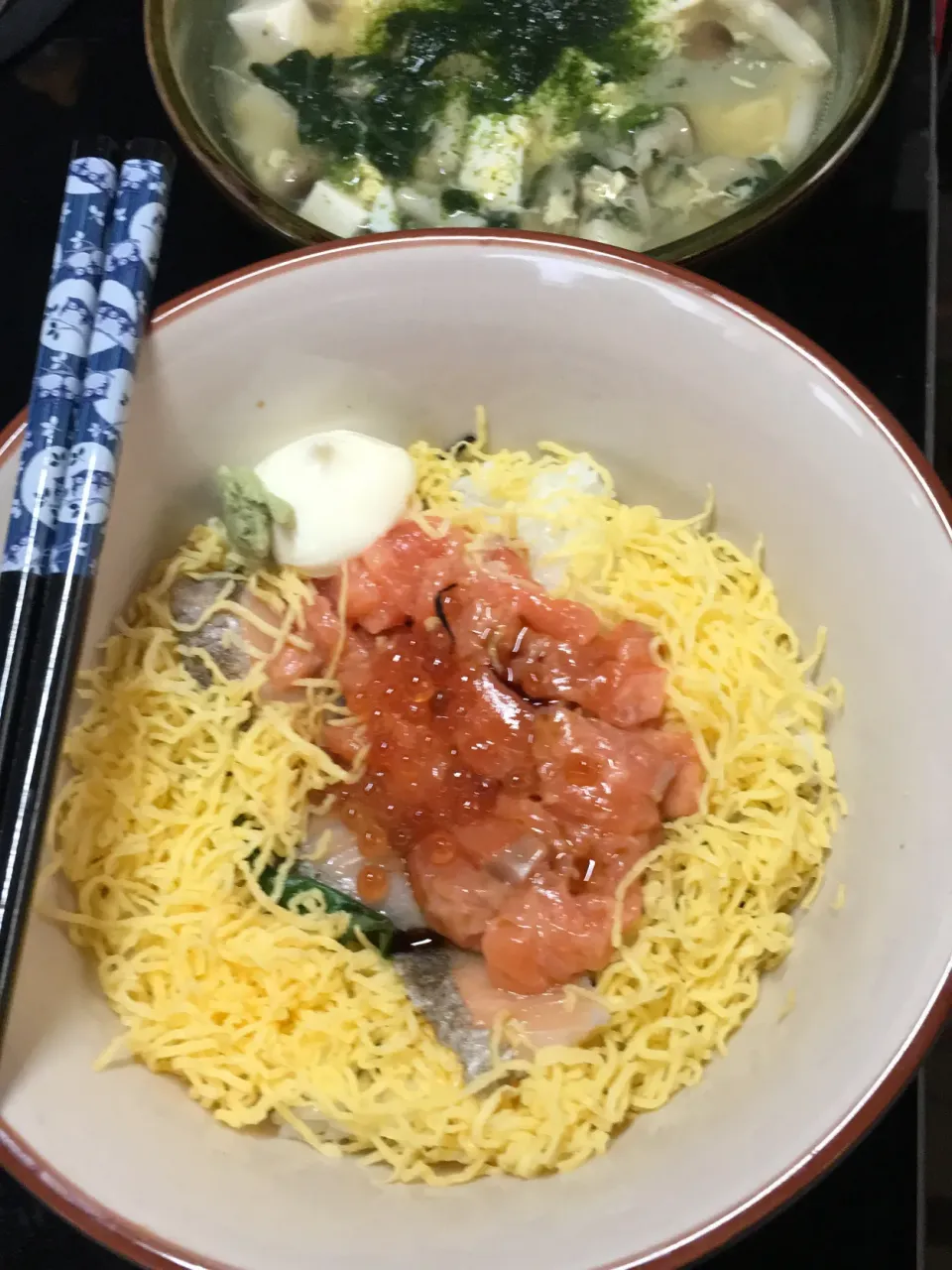 鮭の親子丼|すくらんぶるえっぐさん