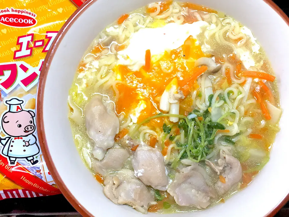 鶏ハラミと豆苗のワンタンメン|すくらんぶるえっぐさん