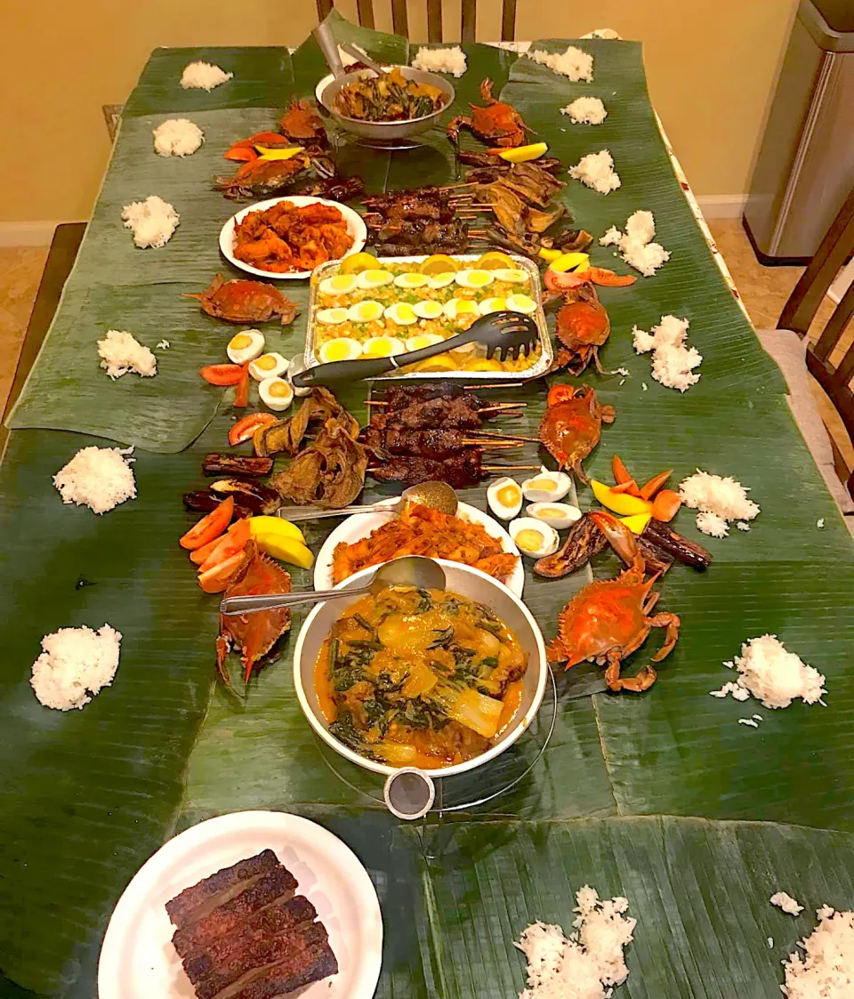 Friends birthday boodle fight. All dishes were layed on the banana leaves|🌺IAnneさん