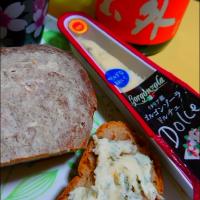 ドライフルーツたっぷりパンヲノアレザンにゴルゴンゾーラドルチェ🧀