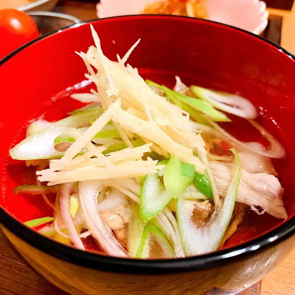 肉吸い🐷豚肉で肉吸い🐷長ネギと生姜入れて食べます|いちごさん