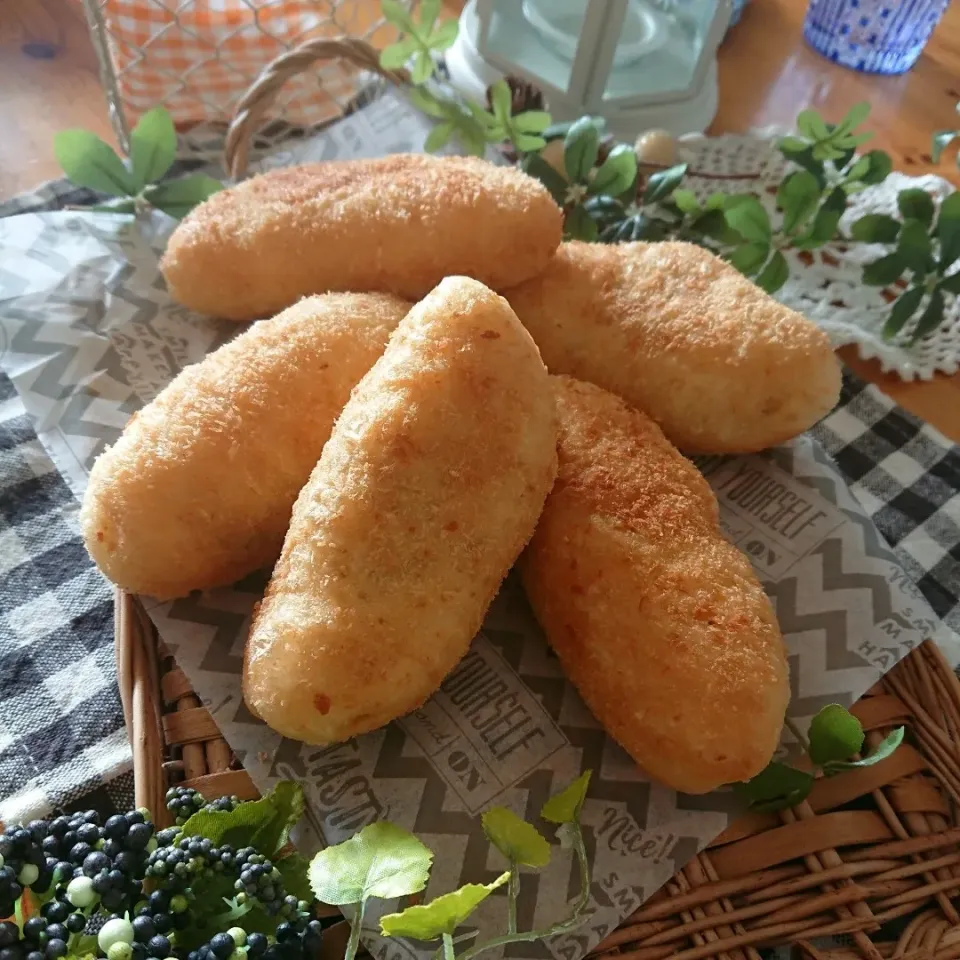 Snapdishの料理写真:ちょい残りのカレーでカレーパン🎶|とまと🍅さん