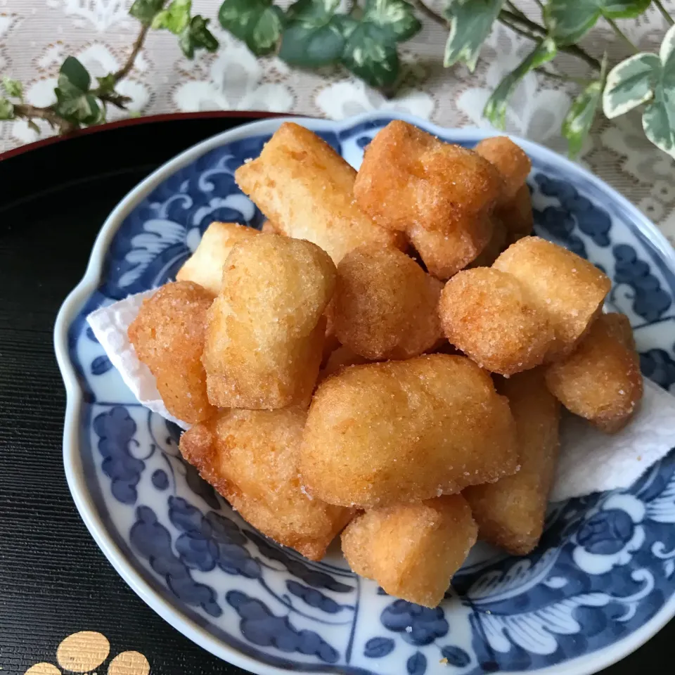 Snapdishの料理写真:🇯🇵本日　鏡開き。今年は揚げおかき🎍香ばしくカリカリサクサク❣️食べ出したら止まらないっ💦|Hollyさん