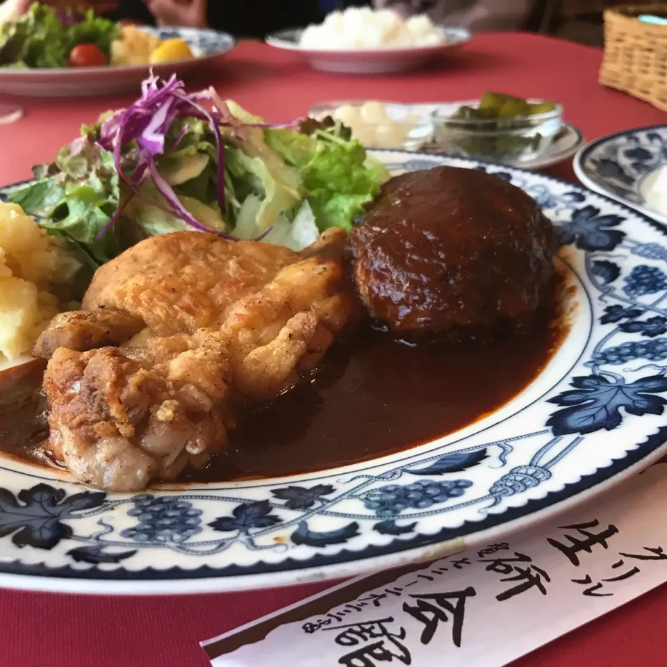 チキンとハンバーグ|koji toyodaさん