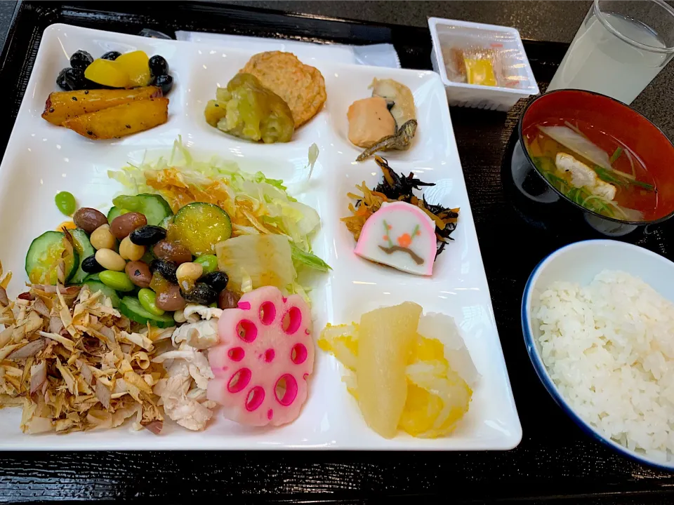 Snapdishの料理写真:朝ご飯バイキング♪おせち。|あやさん