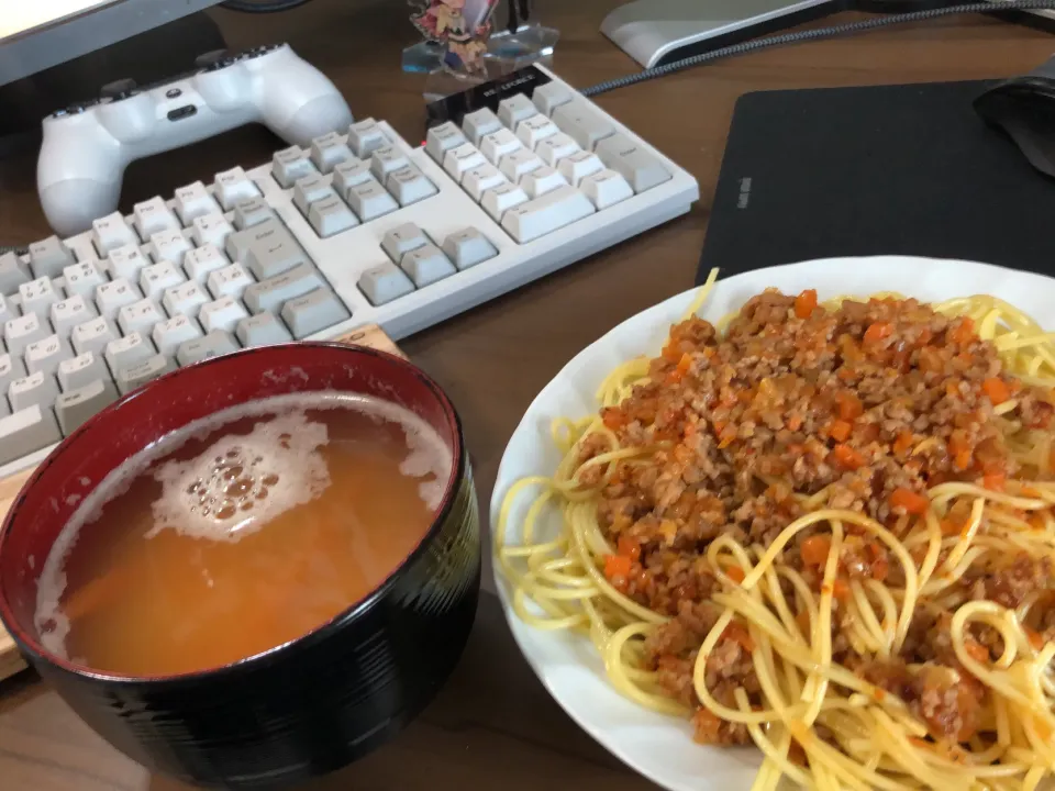 人参と玉ねぎの中華風ミートソースパスタ・味噌汁|a-parkさん