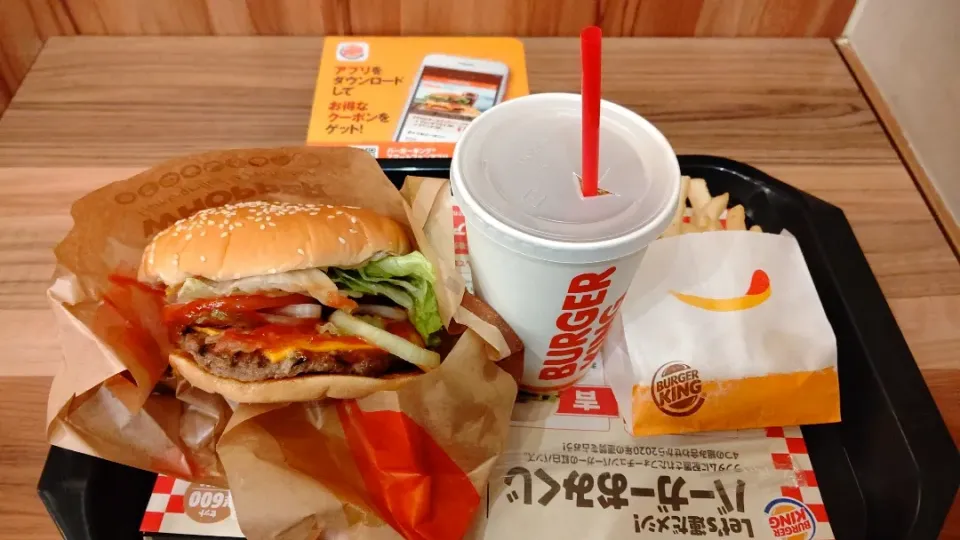 夕飯はハンバーガー🍔|アクちゃんさん