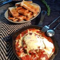 メキシカン風煮込みチーズハンバーグ🍜

旅行から帰ってきた我が家の冷蔵庫は……
スッカラカン💦

あるもんだけで作って見ました♪♪
