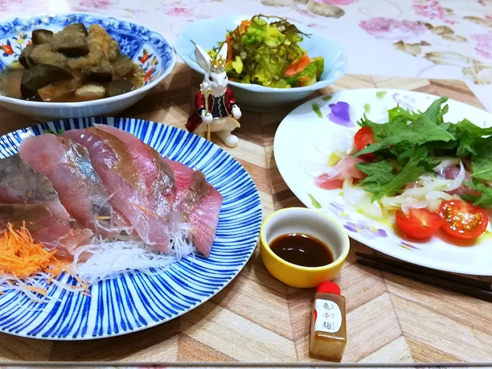 '20 1/11
一人新年会
いなだを安くゲットしたので刺身とカルパッチョで😋|たえさん