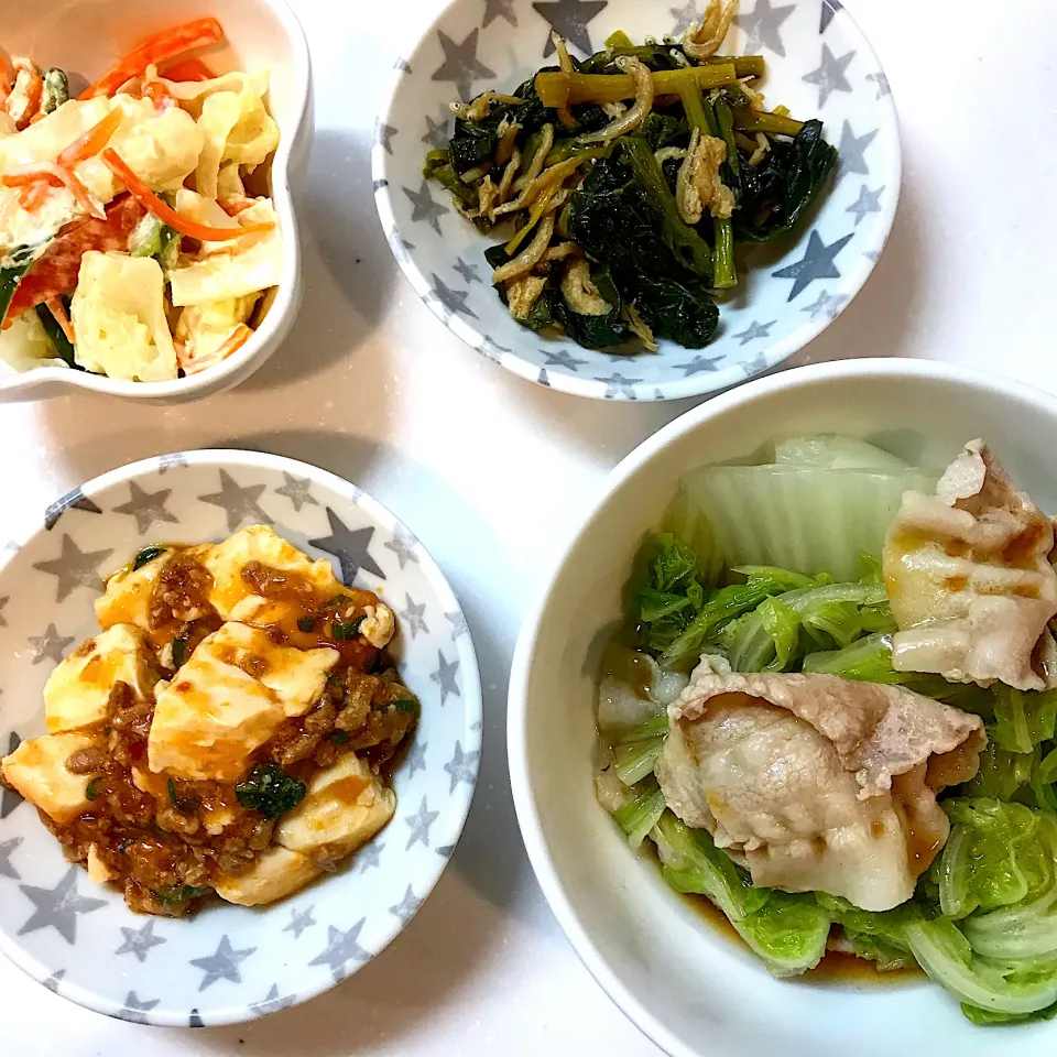 白菜と豚肉の水炊き♡麻婆豆腐♡小松菜とあげの煮浸し♡おかかマヨサラダ♡|まゆかさん