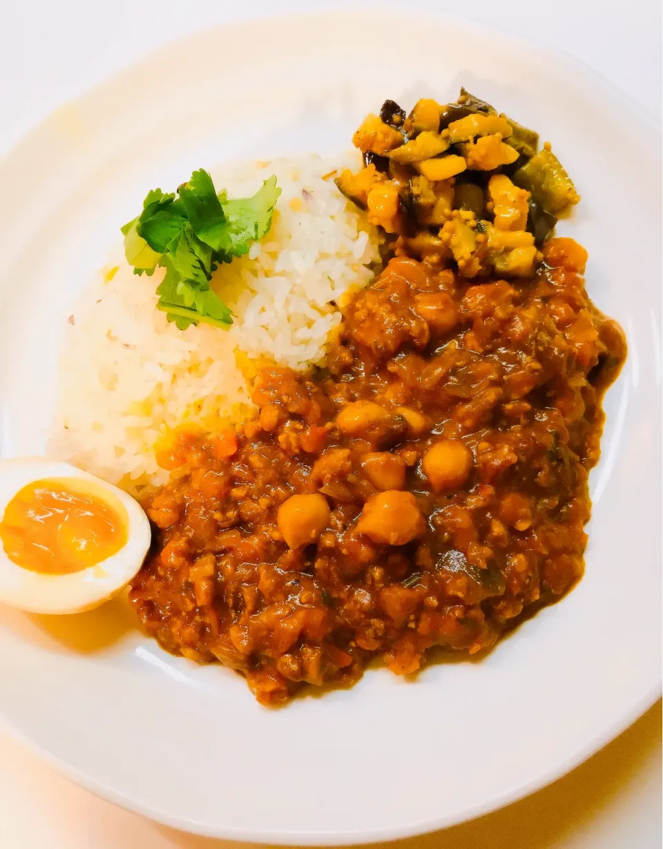 ひよこ豆入りキーマカレー、なすのアチャール添え。|ケイコさん