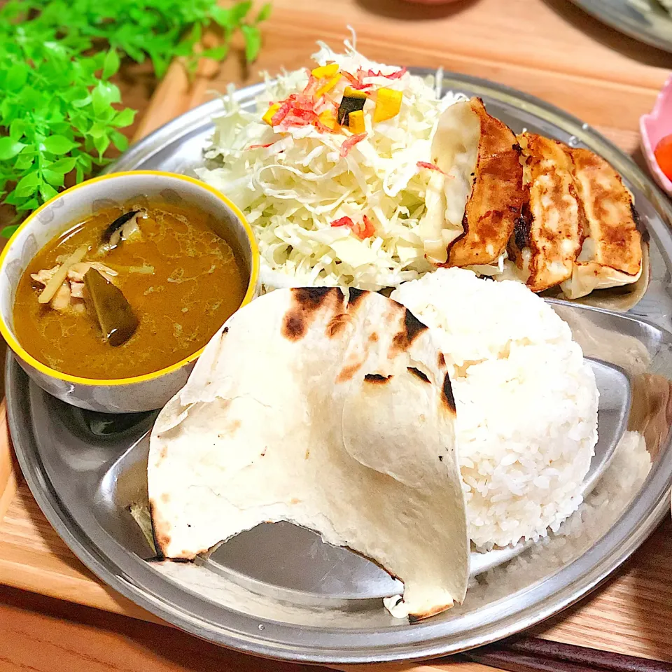 おうちでカレープレート🤤|かなこ🌼さん