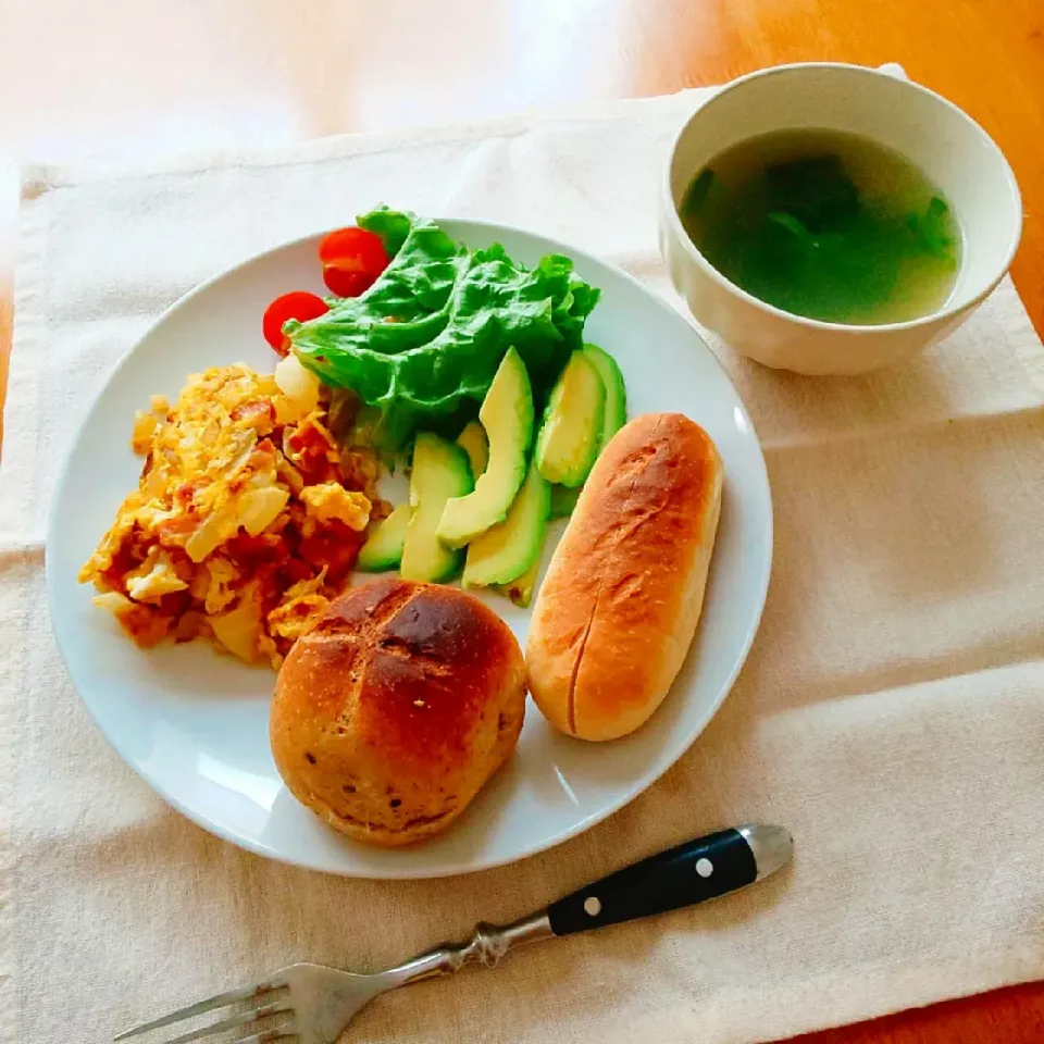 アボカドサンドで朝ごはん|えるえるさん