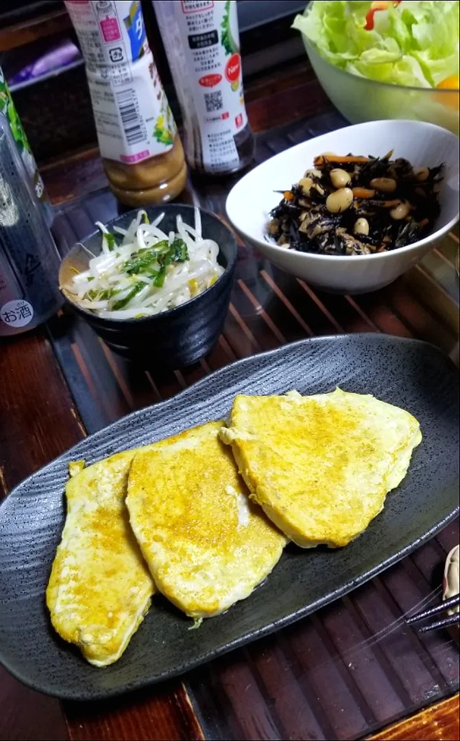 奥様料理☺️カジキのカレー風味焼きとひじき&もやし摘まみ|dai.noriさん